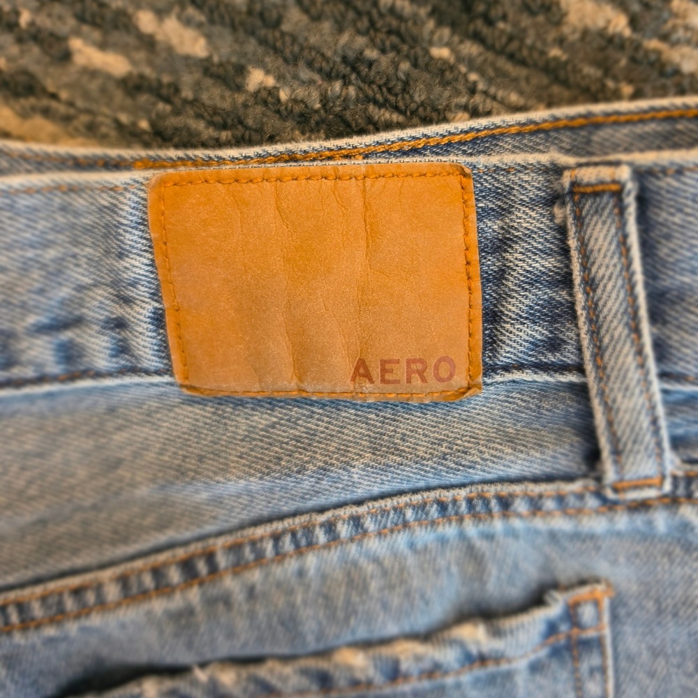 Aeropostale Mom Shorts Light Wash Distressed Denim High Waisted Size 8 - Picture 3 of 5